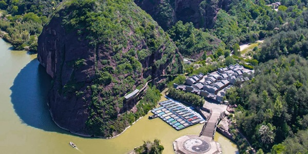 鹰潭贵溪市龙虎山全景图