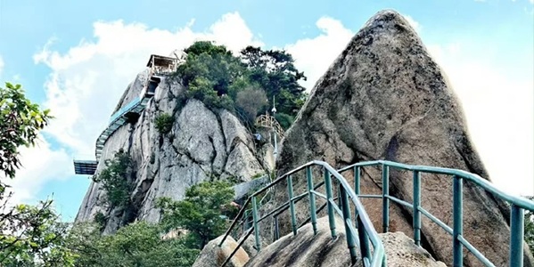 凤凰山险峻山峰