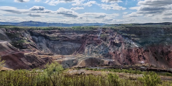 新邱露天矿全景
