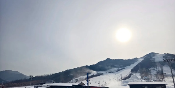 弓长岭滑雪场雪道景观