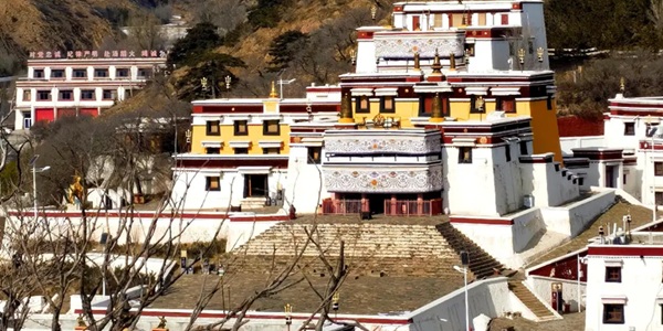 包头石拐区五当召景观