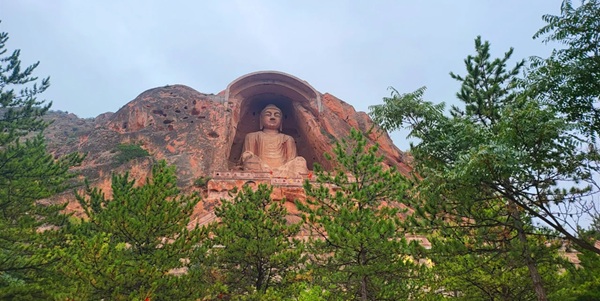 原州区须弥山石窟大佛楼全景