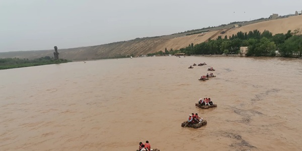 沙坡头景区滑沙项目与黄河交融全景