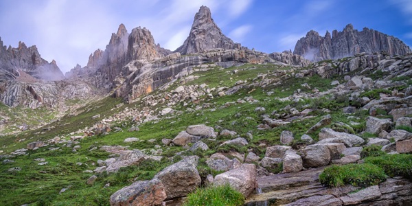 甘德年宝玉则神山