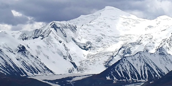 玛沁阿尼玛卿雪山