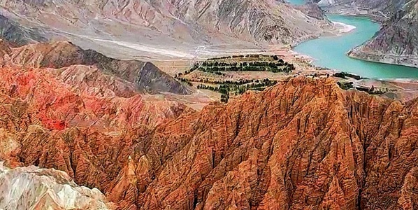 贵德丹霞地貌全景