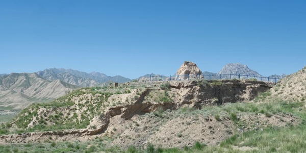 都兰热水古墓群