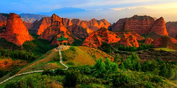 尖扎坎布拉丹霞地貌