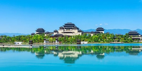 汉台区兴汉胜境汉文化建筑群全景