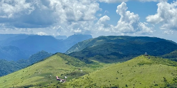 留坝县紫柏山夏季草甸风光航拍