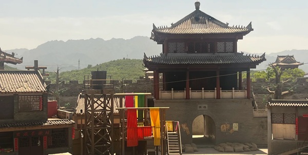 白鹿原影视城古街全景