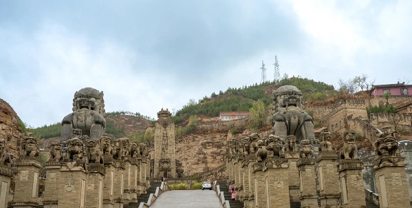 绥德石魂广场巨型石狮雕塑群全景