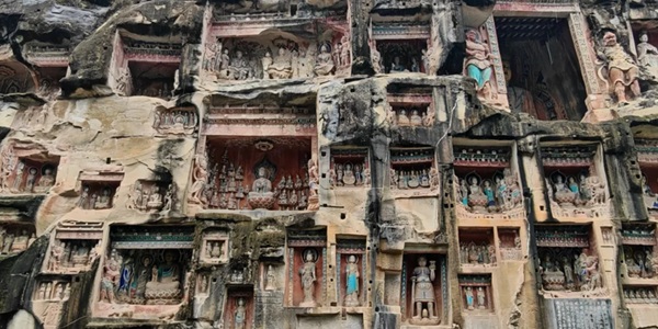 巴州南龛石窟造像