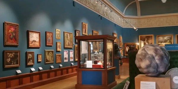 Victoria Art Gallery Baroque Revival facade with Queen Victoria statue