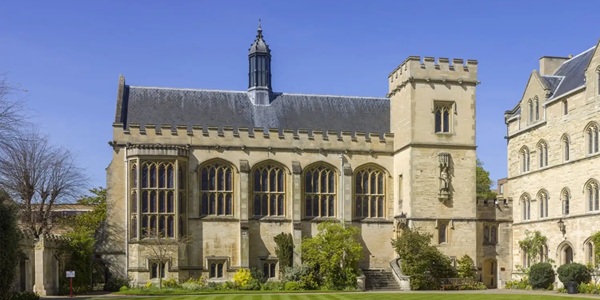 Pembroke College Cambridge - Wren Chapel and medieval courtyard