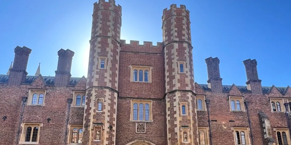 St John's College Bridge of Sighs with New Court and River Cam scenery