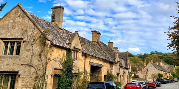 Stanton Cotswolds honey-coloured stone houses and thatched roof main street