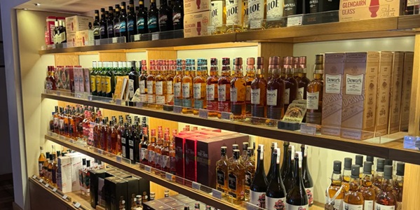 Victorian building entrance of the Scotch Whisky Experience with giant oak cask display