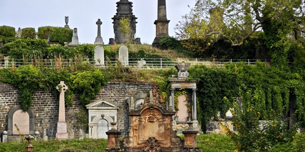 Glasgow Necropolis Victorian monuments and Bridge of Sighs panorama