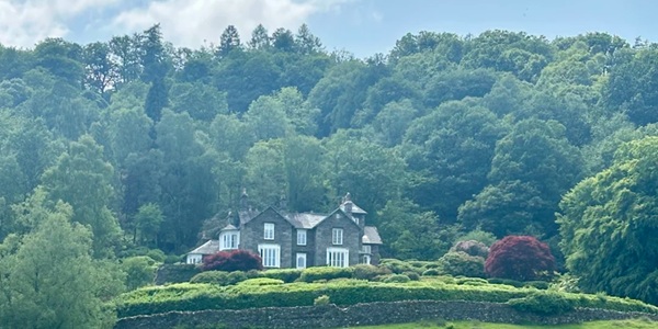 Ambleside Bridge House and Windermere lake and mountain view