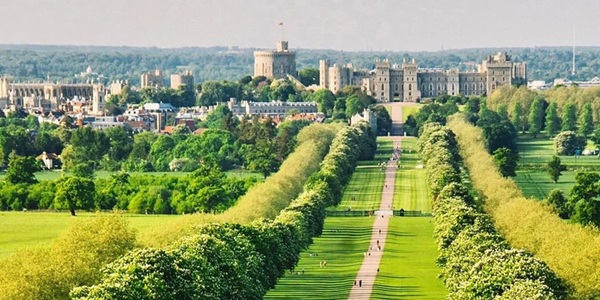 Windsor The Long Walk tree-lined avenue and Copper Horse statue panorama