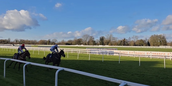 Royal Windsor Racecourse figure-of-eight track and Thames-side panorama