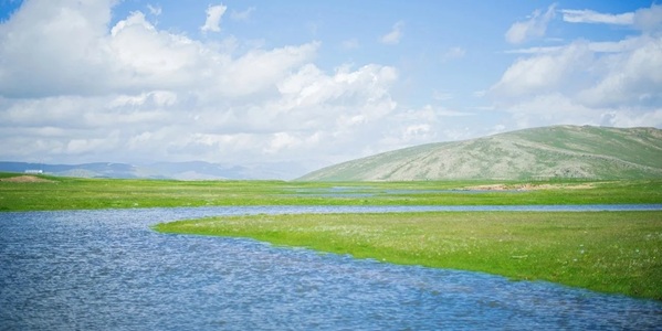 青河县草原石城风光