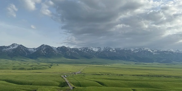 和静巴音布鲁克草原全景