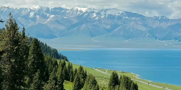 博乐赛里木湖风光全景