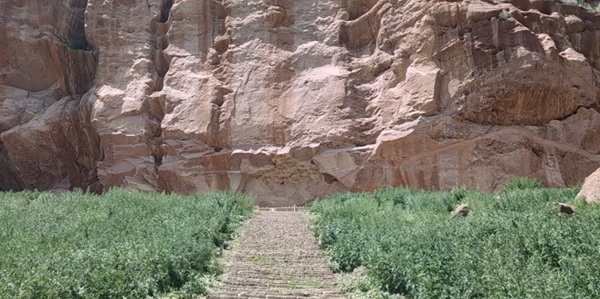 呼图壁康家石门子岩画遗址全景