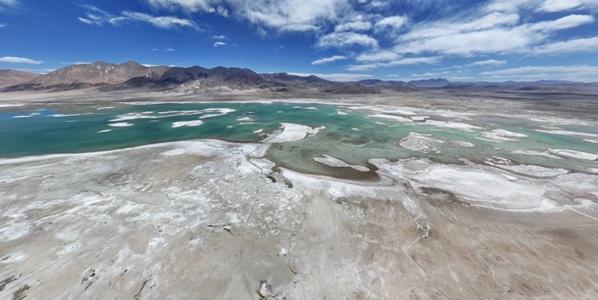 革吉县盐湖乡高原风光