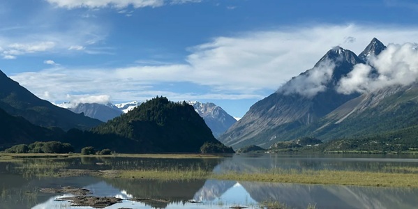 八宿县然乌湖风光