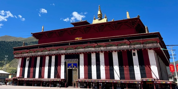 类乌齐县查杰玛大殿