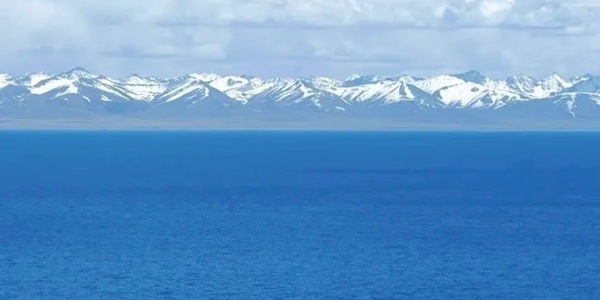 当雄县纳木错湖与念青唐古拉山