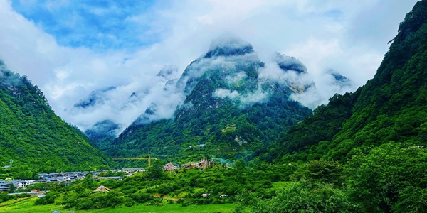 朗县扎日莎巴山景色
