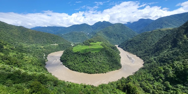 墨脱县果果塘大拐弯风光