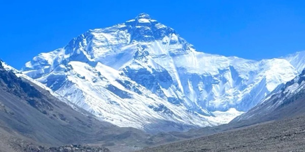 定日县珠穆朗玛峰全景