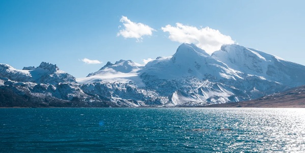 康马县冲巴雍错湖自然风光