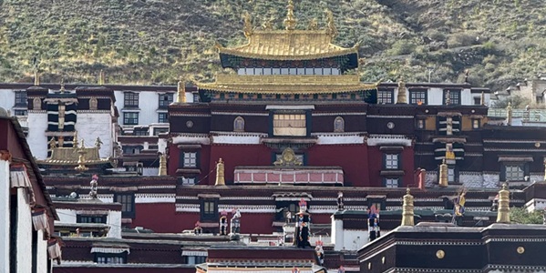 萨迦县萨迦寺全景