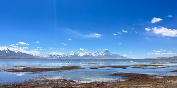 亚东县多庆措湖泊景观