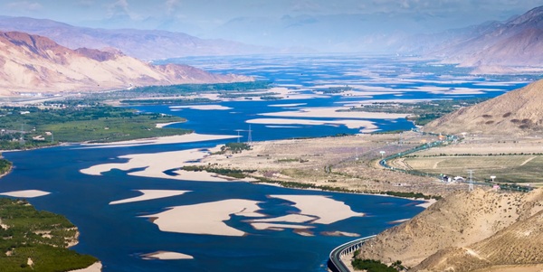 贡嘎县雅鲁藏布江风光
