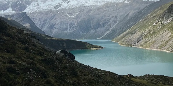 洛扎县白玛林措圣湖风光