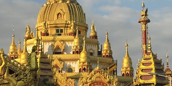 芒市勐焕大金塔