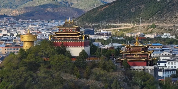 香格里拉独克宗古城全景