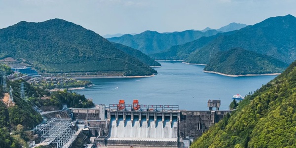 杭州建德新安江晨雾全景图