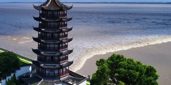 海宁钱江潮壮观景象