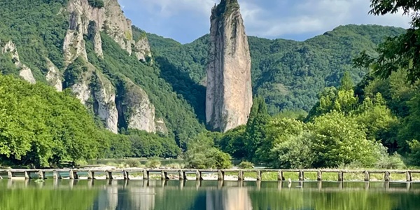 丽水缙云仙都鼎湖峰全景图