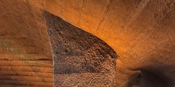 龙游县龙游石窟内部景观图