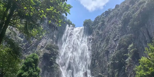 温州文成百丈漈瀑布全景图