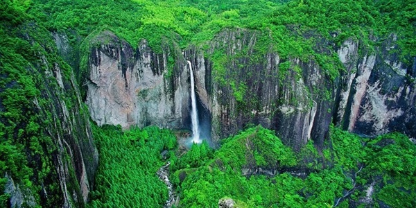 温州乐清雁荡山全景图